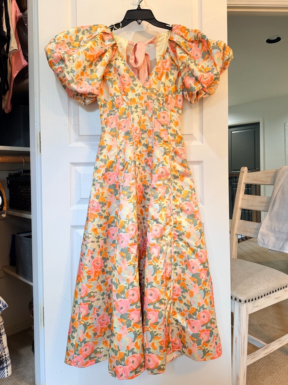 Beautiful Floral Maxi Dress With Puff Sleeves And A Bow Detail NWT